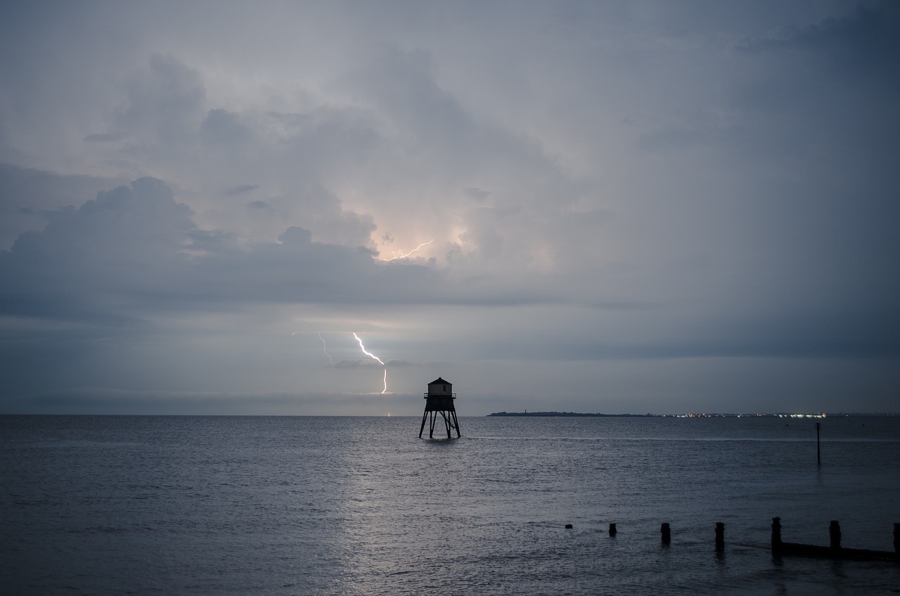 Ciel d'orage sur la campagne tourangelle
